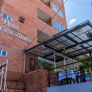 *** Hotel Ayenda Casa Blanca Laureles Colombia